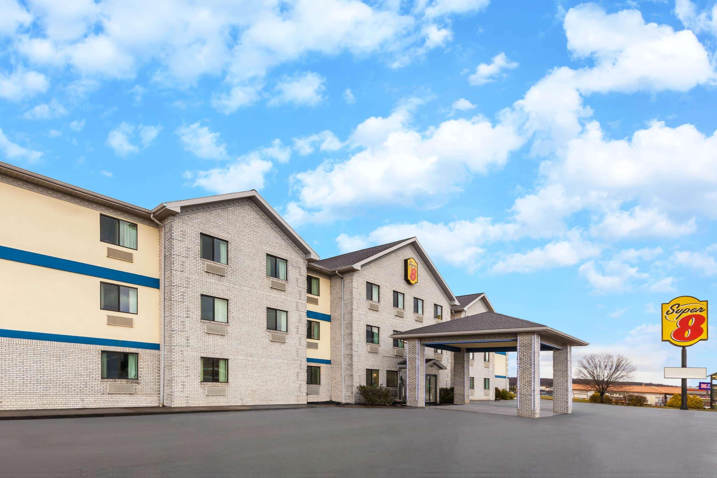 Hotel Super 8 By Wyndham Uniontown Pa Exterior foto